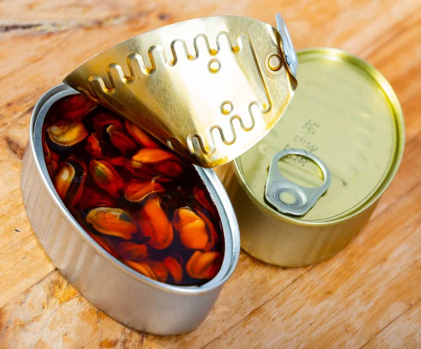Tasty sea pickled mussels in open tin can at table — Stock Photo, Image