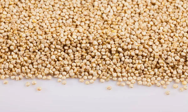 Quinoa-Samen auf der Oberfläche verstreut — Stockfoto