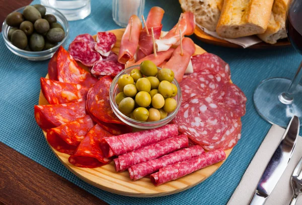 Spanish meat antipasto platter — Stock Photo, Image