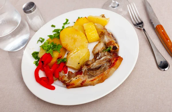 Just Cooked Portion Grilled Lamb Leg Potatoes Pepper Grilled Meat — Stock Photo, Image