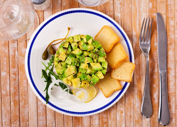 Appetizing Salmon Tartare Arugula Avocado Lemon — Stock Photo, Image