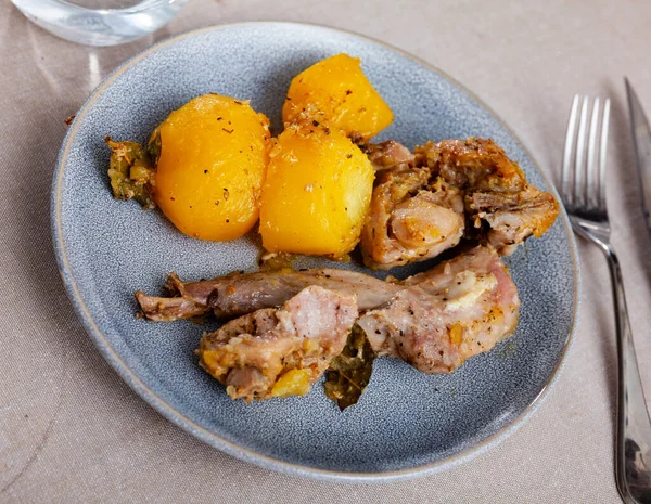 Piquant Chopped Rabbit Stewed Gravy Potatoes Seasoned Dried Herbs Dinner — Stock Photo, Image