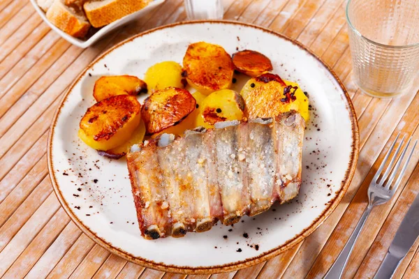 Roasted Meaty Pork Ribs Served Plate Fried Golden Baked Potatoes — Stock Photo, Image
