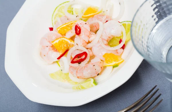 Nylagad Räkceviche Med Citrusskivor — Stockfoto