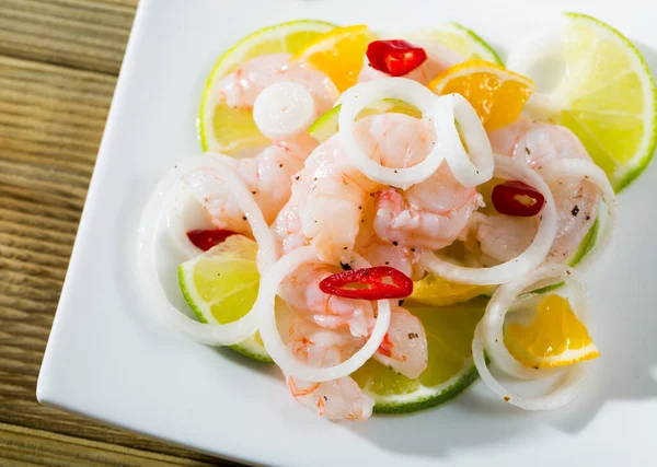 Läckra Räkor Ceviche Med Lime Mandarin Lök Och Varm Peppar — Stockfoto