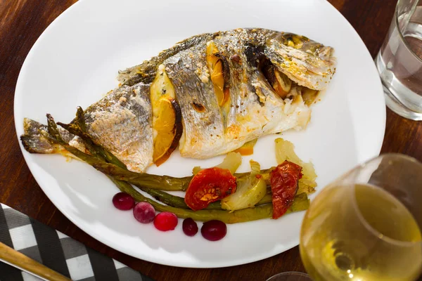 Sea Bream Baked Oven Served Asparagus Onion Tomatoes — Stock Photo, Image