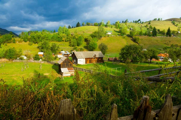 Vista Del Pintoresco Pueblo Sadova Condado Suceava Rumania — Foto de Stock