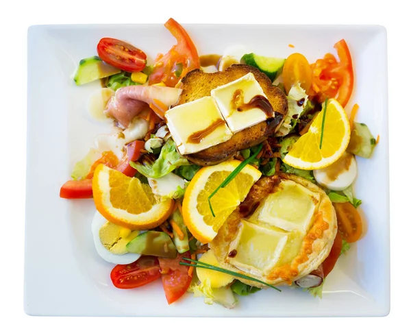 Französische Küche Salat Mit Ziegenkäse Orangen Gemüse Und Honig Isoliert — Stockfoto