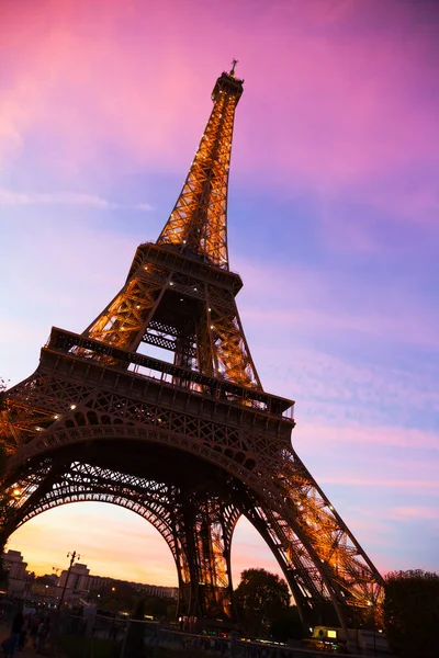 Vista Majestosa Torre Eiffel Iluminada Paris Crepúsculo França — Fotografia de Stock