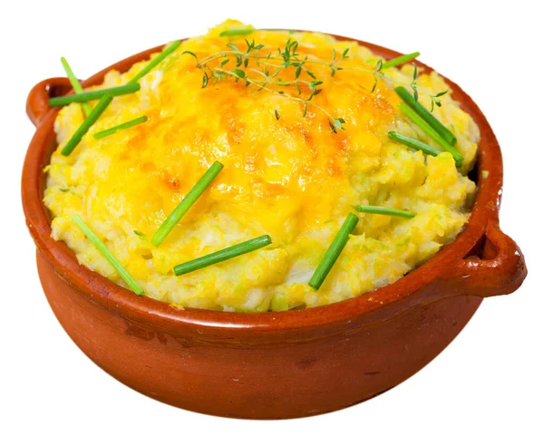 Potato Gratin Whipped Eggs Cheese Served Clay Pot Isolated White — Stock Photo, Image