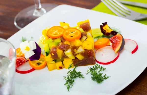 Image Delicious Tartare Tuna Mango Avocado Fig Served Flower — Stock Photo, Image