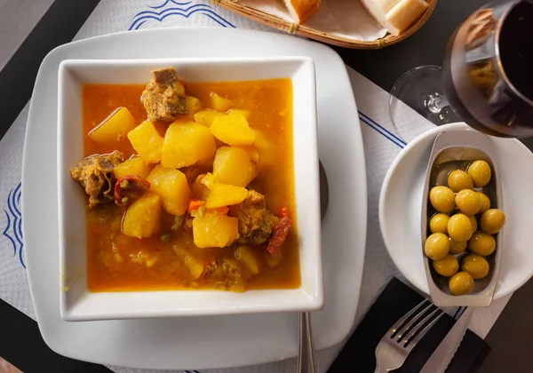 Kartoffeln Mit Rippen Und Chorizo Spanische Küche — Stockfoto