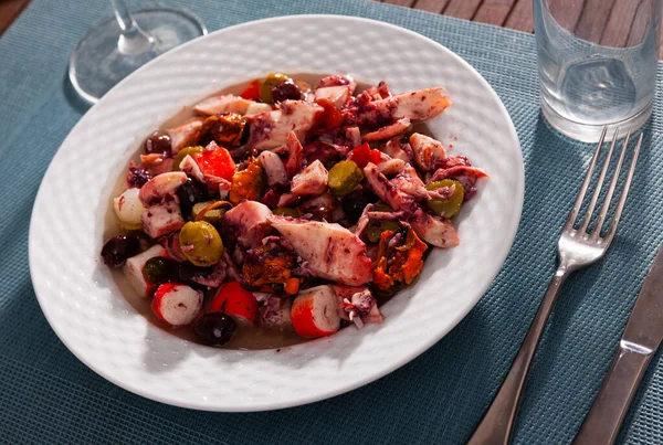 Spanyol Geleneksel Kabuklu Deniz Hayvanı Salatası Salpicon Marisco Bir Restoranda — Stok fotoğraf