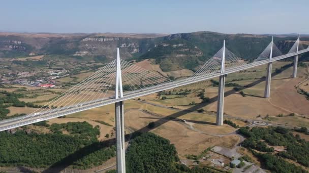 Drone Ansicht Der Schrägseilbrücke Millau Viadukt Höchste Straßenbrücke Europas Die — Stockvideo