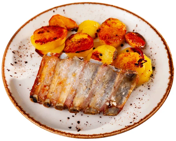 Appetizing Homemade Baked Pork Ribs Vegetable Garnish Sliced Fried Potatoes — Stock Photo, Image