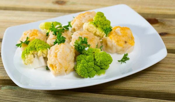 Bolas Pescado Cocinadas Con Pescado Blanco Servido Con Salsa Cremosa — Foto de Stock