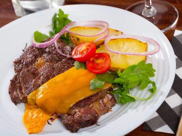 Delicious Well Done Beef Loin Fried Cheese Served Vegetable Garnish — Stock Photo, Image