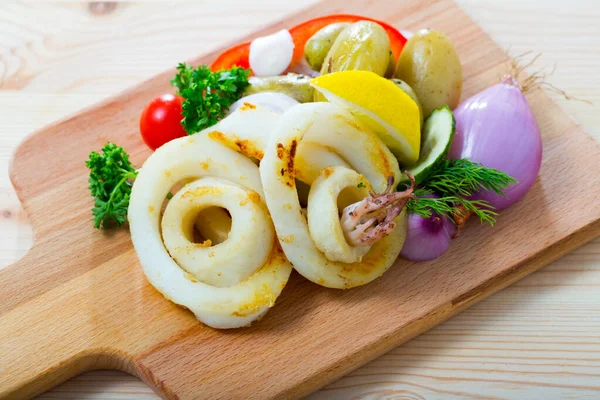 Healthy Cuisine Baked Calamari Rings Served Wooden Board Potatoes Fresh — Stock Photo, Image