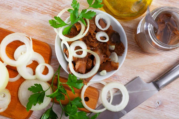 Inlagda Svampar Lactarius Deliciosus Med Persilja Närbild — Stockfoto