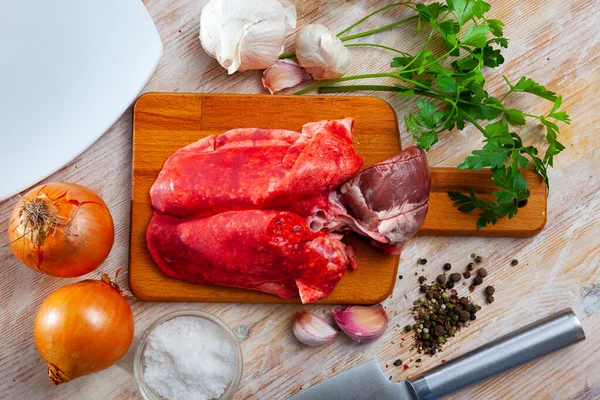 Pulmones Cordero Crudos Corazón Con Ingredientes Naturales Antes Cocinar —  Fotos de Stock