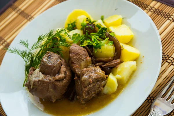 Preparado Con Champiñones Patatas Sabroso Cordero Servido Con Verduras Plato — Foto de Stock