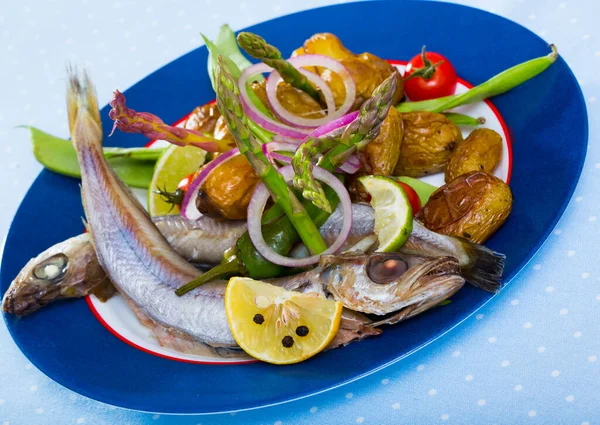 Smaklig Stuvad Vitt Vin Blå Vitling Fisk Serveras Med Rostad — Stockfoto