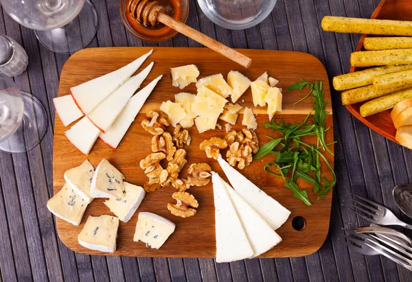 Cheese Board Different Types Delicious Cheese Wooden Cutting Board — Stock Photo, Image