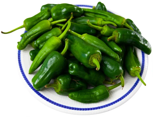 Friss Érett Paprika Padron Egy Tányéron Hozzávalók Főzéshez Elszigetelt Fehér — Stock Fotó