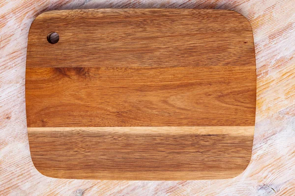 Tahta Masadaki Doğal Kahverengi Tahta Kesme Tahtasının Üst Görüntüsü Mutfak — Stok fotoğraf