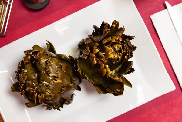 Top View Vegetarian Appetizer Baked Artichokes Served White Plate — Stock Photo, Image