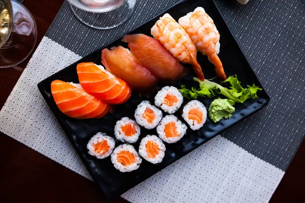 Gecombineerde Sushi Maki Zalm Nigiri Variado Close Japanse Keuken — Stockfoto