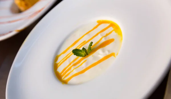 Tasty Dessert Passion Fruit Panna Cotta — Stok fotoğraf
