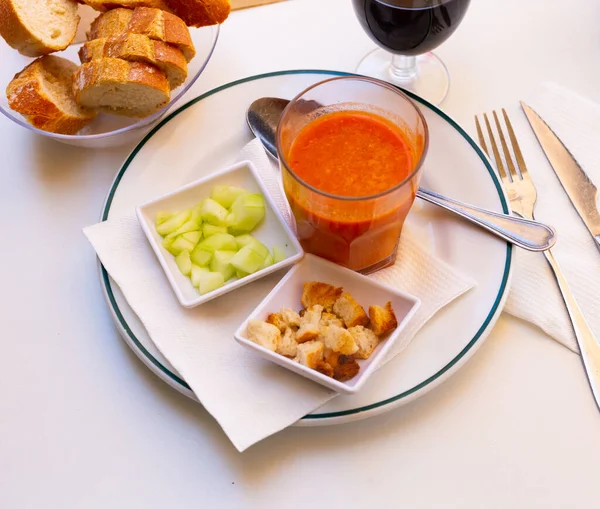 Zupa Pomidorowa Gazpacho Tradycyjne Danie Kuchni Hiszpańskiej — Zdjęcie stockowe