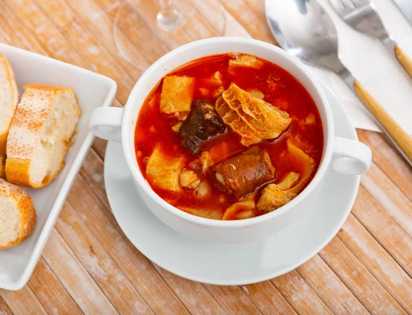 Plato Cocina Española Estilo Madrileño Guisado Callos Madrilena Servido Tazón — Foto de Stock