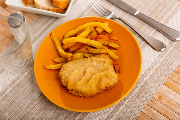 Hagyományos Spanyol Étel Kecskesajt Paprika Füzetek Felszolgált Étvágygerjesztő Sült Krumpli — Stock Fotó
