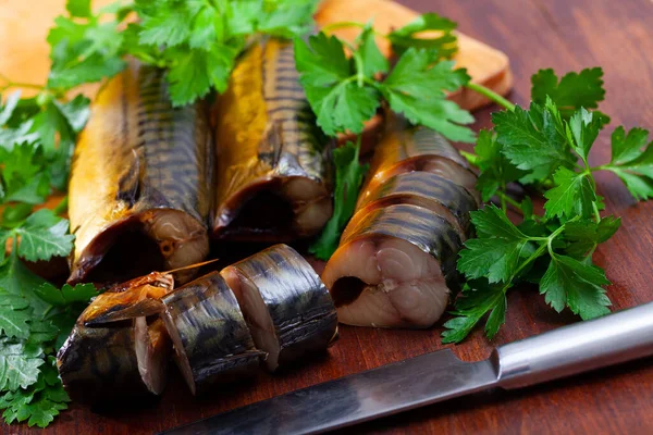 Fatias Cavala Defumada Servido Com Verduras Ninguém — Fotografia de Stock