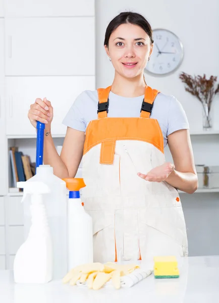 House Worker Young Woman Standing Cleaning Office — 图库照片