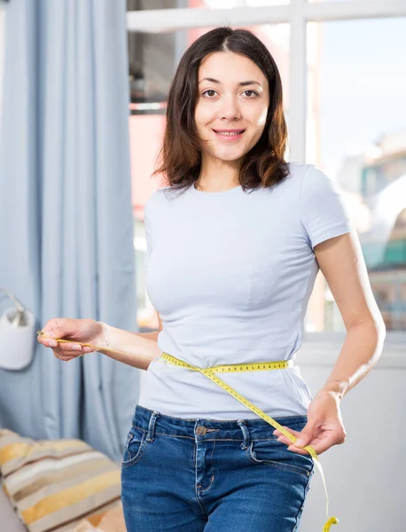 Young Girl Standing Measuring Tape Her Waist Home — Stock Photo, Image