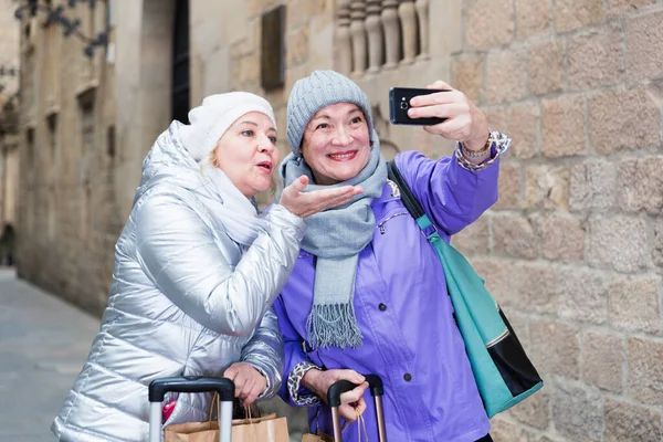 Two Smiling Senior Ladies Making Selfie Outdoors While Traveling Together — Stock Photo, Image