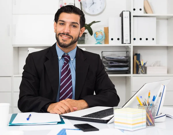 Spanier Hat Einen Produktiven Arbeitstag Büro — Stockfoto