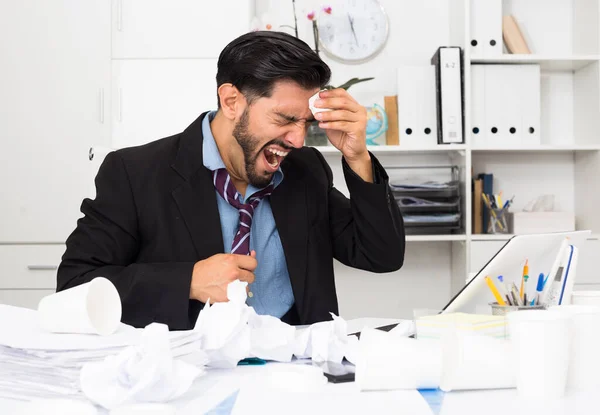 Erwachsener Geschäftsmann Ist Traurig Weil Probleme Arbeitsplatz Büro Hat — Stockfoto