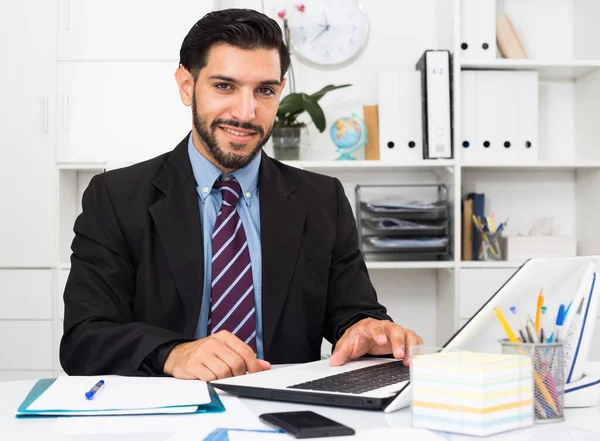 Young Male Satisfied Signing Successful Contract Work Place — Stockfoto