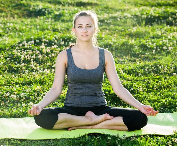 Young Greek Female Doing Yoga Poses Sunny Morning Green Garden — Foto Stock