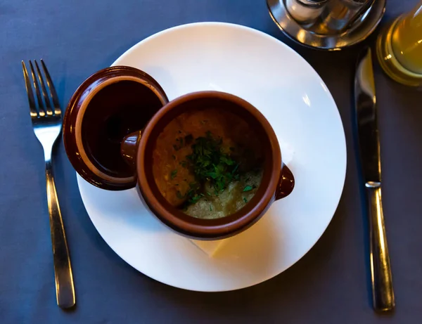 Hearty Belarusian Zharenka Mushrooms Potatoes Meat Sour Cream Sauce Traditionally — Zdjęcie stockowe