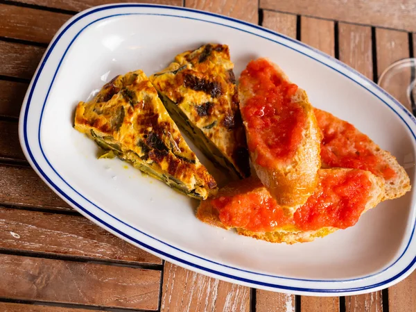 Zucchini Tortilla Spiesje Brood Met Tomatenpulp Spaanse Schotel — Stockfoto