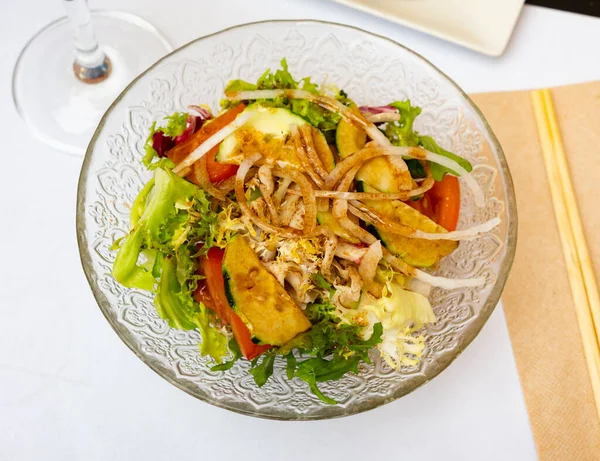 Bio Veganer Japanischer Grüner Salat Auf Dem Teller — Stockfoto