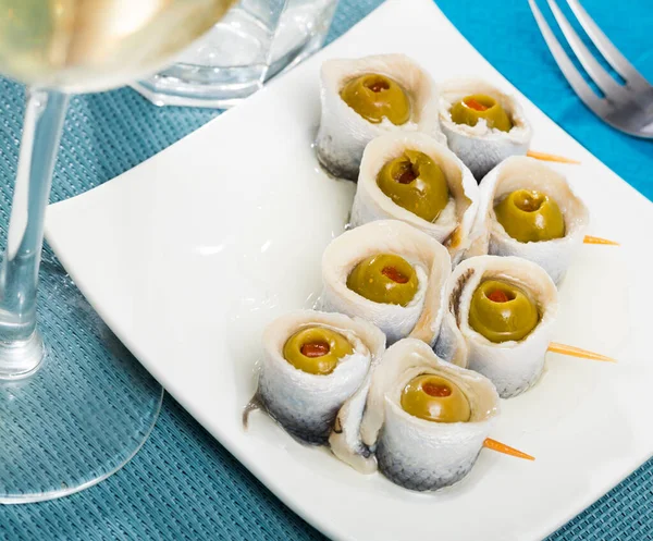 Delicious Rolls Salted Herring Pickled Olives Stuffed Bell Pepper — Stock Photo, Image