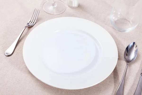 Empty Plate Knife Fork Served Table — Stock Photo, Image