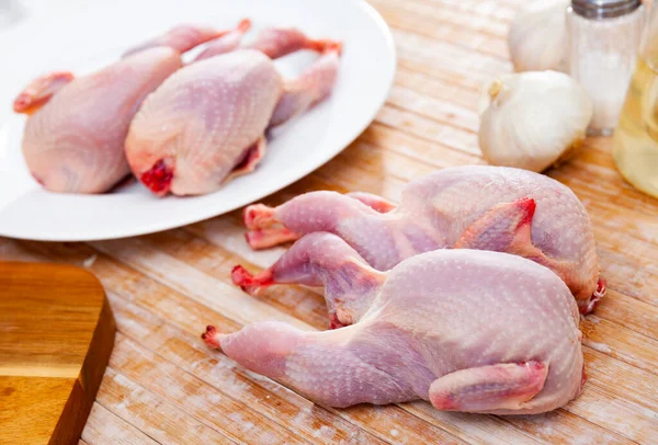 Uncooked Quails Wooden Table White Plate Home Kitchen Preparing Food — Stockfoto