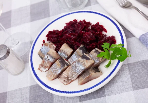 Sliced Herring Beetroot Served Table Chopped Fish Grated Beet Table — Foto Stock